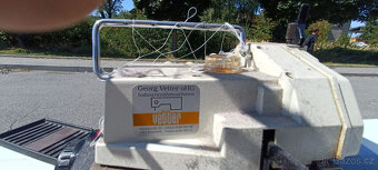 Prodám šicí stroj overclock 4 nitě včetně stolu - 3