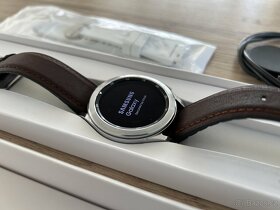 Prodám SAMSUNG Galaxy Watch 4 Classic (42 mm) LTE stříbrná - 3