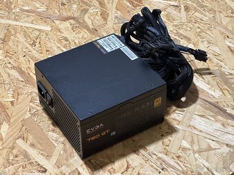 PC zdroj : EVGA SuperNOVA 750 GT - 3