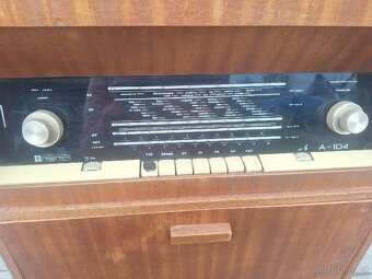 Starožitný rádio-gramofon RESPROM A-104 – kouzlo minulosti - 3