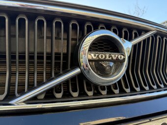Volvo XC40 D4 AWD Panorama (odpočet DPH) - 3
