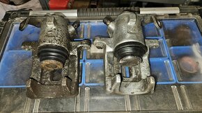Repasované brzdové třmeny levý 1J0615423 a pravý 1J0615424 - 3