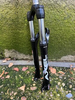 Odpružena vidlice Manitou Axel Elite 26" - 3