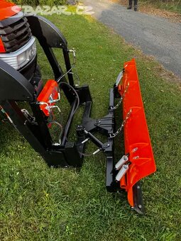 Malotraktor Kubota KL33 s čelním nakladačem zimní údržba - 3