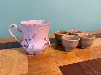Růžový procelán a další hrnečky - 3