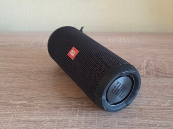 JBL Flip 3 v černé barvě (originál) - 3