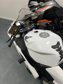 Honda CBR 954RR Fireblade 2003 - 3