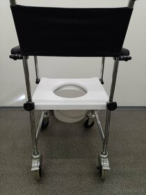 Toaletní židle pojízdná, zánovní stav. - 3