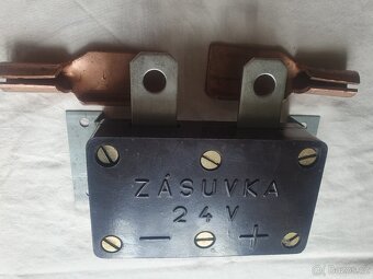 Prodám KOMPLETNÍ nepoužitou zásuvku ,,pomocný start,, 24V - 3
