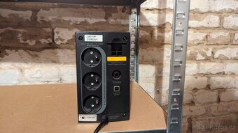 UPS CyberPower a APC Back-UPS - 3
