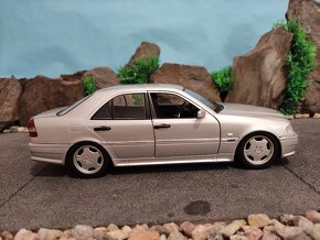 prodám model 1:18 mercedes benz C36 AMG - 3