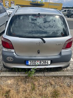 Toyota Yaris rv 2000 - 3