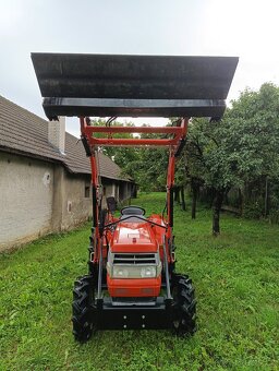 Traktor , malotraktor Kubota GL 25 s čelným nakladačom - 3