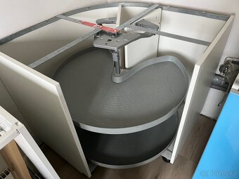Rohová kuchyňská skříňka s otočným mechanizmem - 3