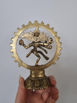 Soška tančícího boha Šivy v kruhu - 3