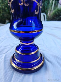 Modrá skleněná váza s ornamentem - 3