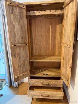 Skříň z masivu - 3