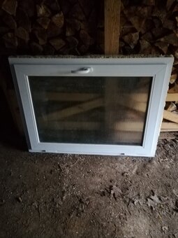 Plastové okno bílo-hnědé - 3