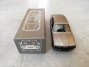 BMW E32 - model ke světové premiéře RARITA 1:45 - 3