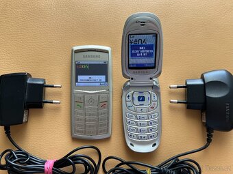 Samsung SGH-X820 a Samsung SGH-X450 - 3