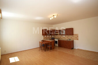 Milovice, pronájem bytu 2 + kk, 62 m2 + sklepní kóje v Milov - 3