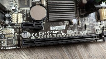 Gigabite GA-81M - S2V DDR3 - 3