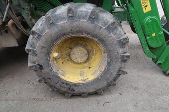 Traktor John Deere s lesnickou nástavbou - 3