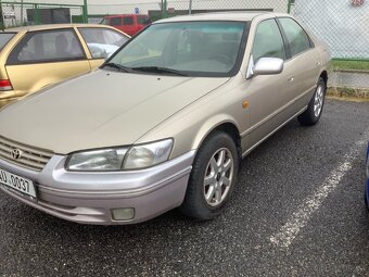 Toyota Camry 2,2 - 3