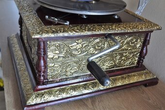 Gramofon s mosaznou troubou - čtvercový zlatý - 3