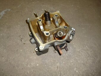 Kymco Xciting 300i. Hlava.  od 2009 - 3