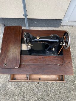 Starožitný šicí stroj Pffaf - 3