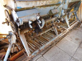 Secí stroj na traktor RS-09 - 3