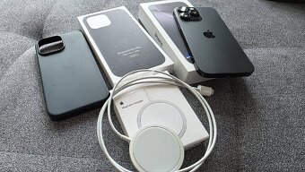 Apple iPhone 16 Pro Max 256 GB černý titan, zár. do 12/2026 - 3
