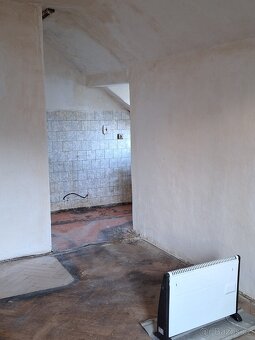 Prodám podkrovní byt 1+kk, 48m² k rekonstrukci - 3