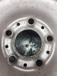 Zimní pneumatiky 185/65/15 zánovní s diskem bmw - 3
