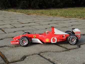 Ferrari F1 F2002 Schumacher 1:18 HotWheels - 3