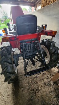 Malotraktor Yanmar s čelním nakladačem - 3