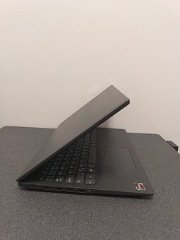 Lenovo V15-ADA - 3