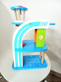 Drevena věž k vlackodraze daruji za odvoz - 3