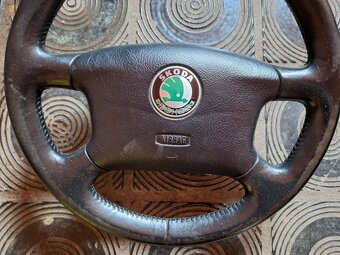 prodám kožený volant do Škody Octavie 1 , Superb 1 ,Fabie 1 - 3
