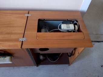 Skříňový šicí stroj Veritas - vánoční dárek - 3