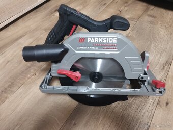 Elektrická okružní pila peformance 1800W v kufru - 3