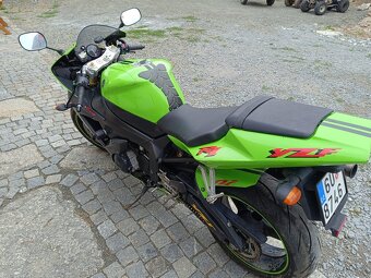 YAMAHA R1 - 3