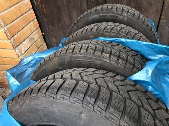 Pirelli SottoZero zimní 215/60 R16  - prodám - 3