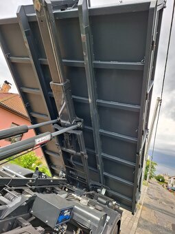 Renault nosič kontejnerů. - 3