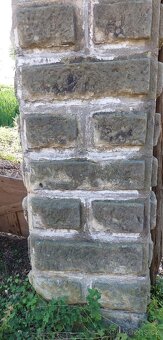 Pískovcové sloupy vratové - 3