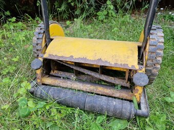 Mechanická sekačka na trávu - 3