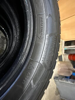 Pneu ZIMNÍ Goodyear UltraGrip 215/60/16 - 3