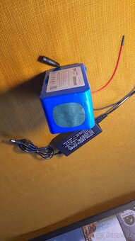 Baterie 24 - 29 Volt nová výstupní a nabíjecí konektor - 3