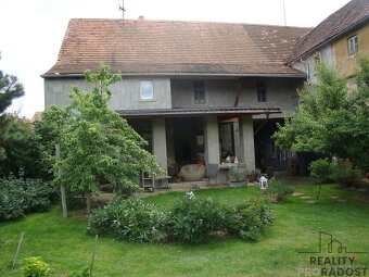 Prodej 1/3 rodinného domu se zahradou v Hořesedlích, RD ter - 3